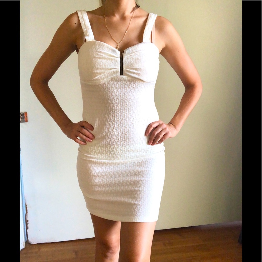 Beautiful cream white color summer dress, Size Small.